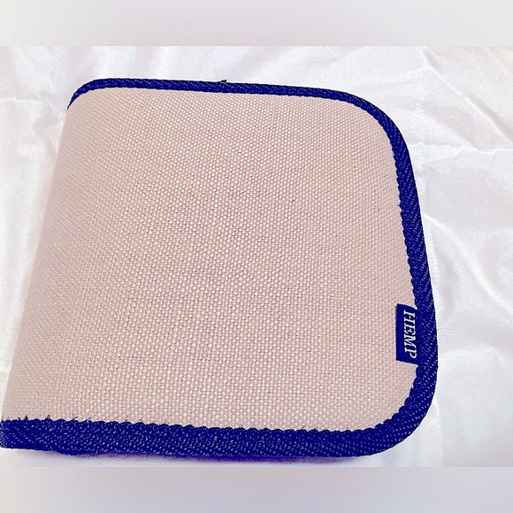 2 CD Cases/Organizers - Picture 8 of 12